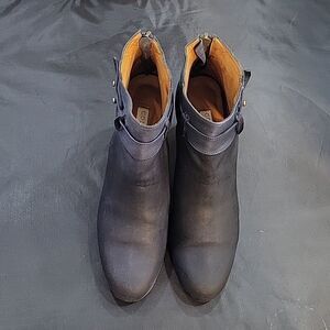 COLISEE PARIS CUIR VERITABLE ALMOND TOE CUTOUT DESIGN LEATHER ANKLE BOOT